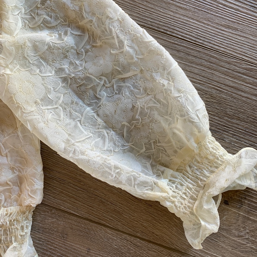 LACE BLOUSE - Picture 7 of 7